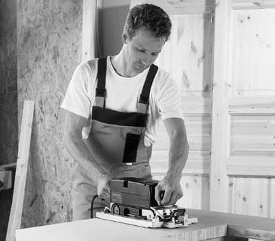 Schleifen der Holz-Flächen