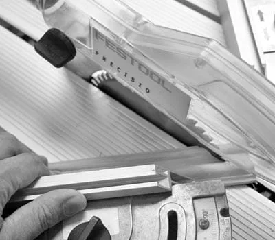 Profilleiste auf Gehrung sägen