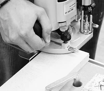 Fräser in das Werkstück einfahren