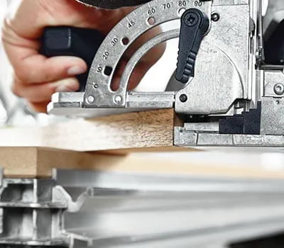 Die Fräshöhe wählen Sie entsprechend des Werkstückes