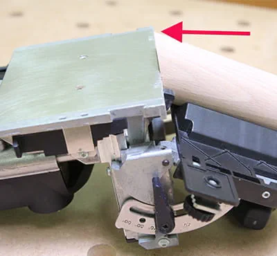 Tischhöhe der Fräse einstellen