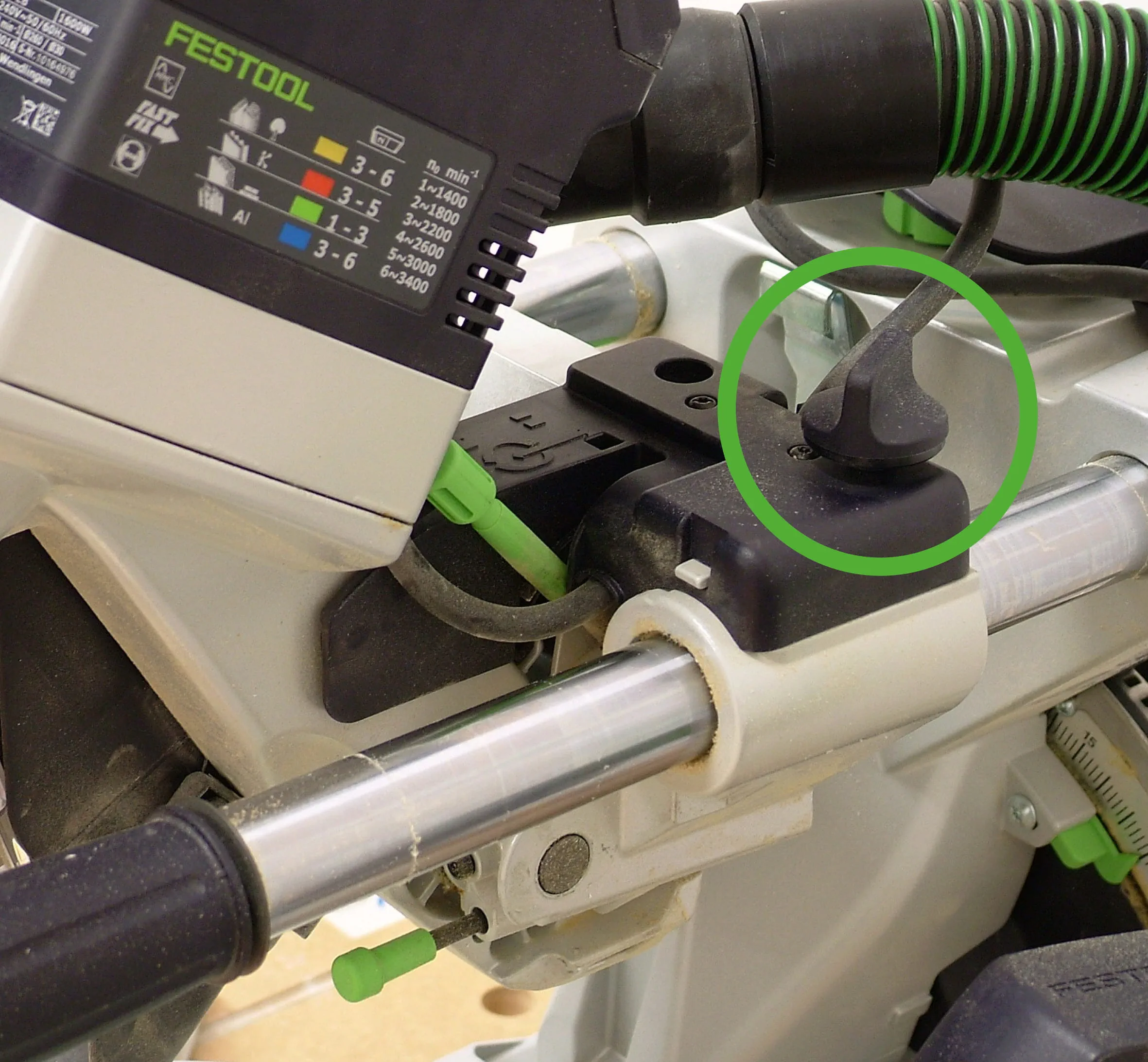 Öffnen der Klemmung für die Zugeinrichtung