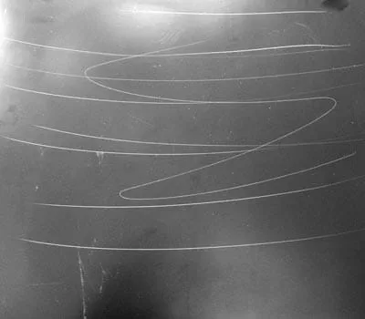 Fläche gründlich reinigen bevor Sie mit dem Gelcoat schleifen und polieren beginnen