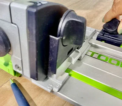 Anschlag vorne befestigen