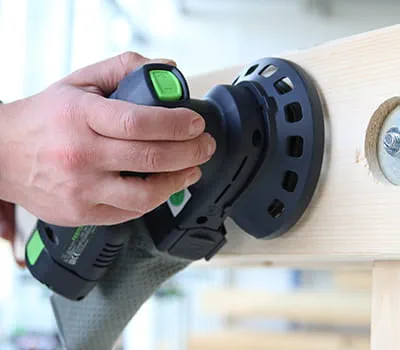 Vorbereitete Zangen mit entsprechenden Bohrungen montieren