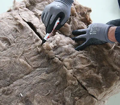 Markierungen an beiden Dämmstoffhälften übertragen