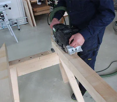 Fertige Hölzer schleifen