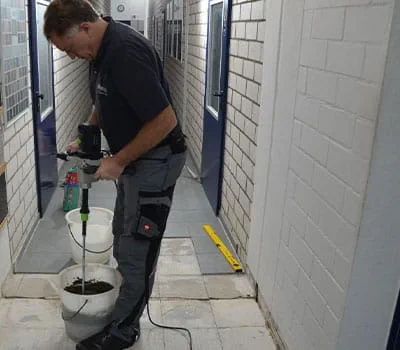 Fliesenkleber mit dem Rührwerk MX 1600 anrühren