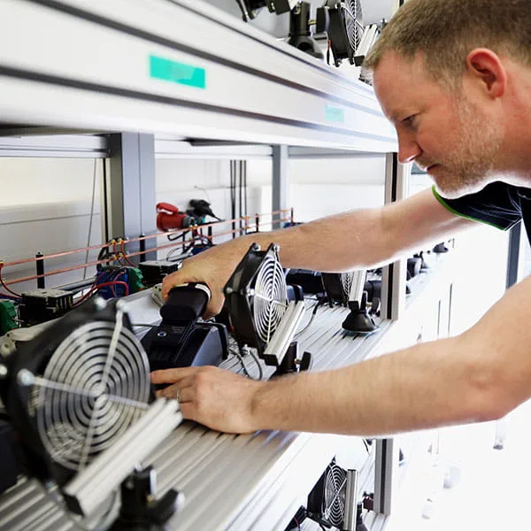 Die Akkuschleifer von Festool im Versuchslabor