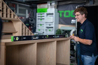 Gary Banks zeigt stolz seine Werkzeugsammlung