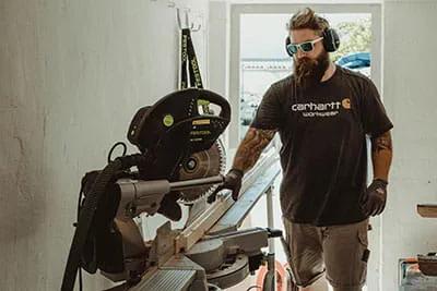 Die Festool Kapp-Zugsäge KAPEX KS 120 im Einsatz auf der Baustelle