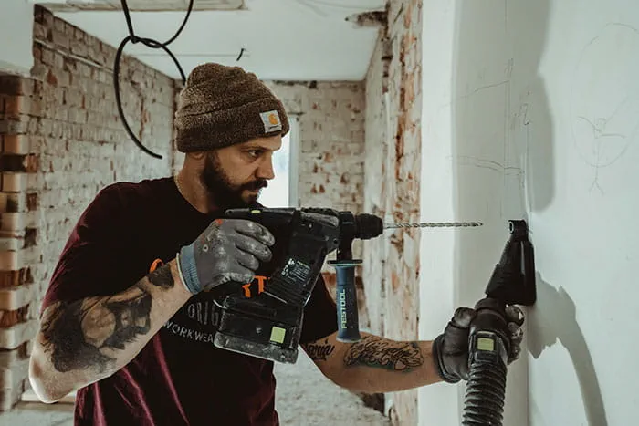 Der Festool Akku-Bohrhammer BHC 18 im Einsatz auf der Baustelle