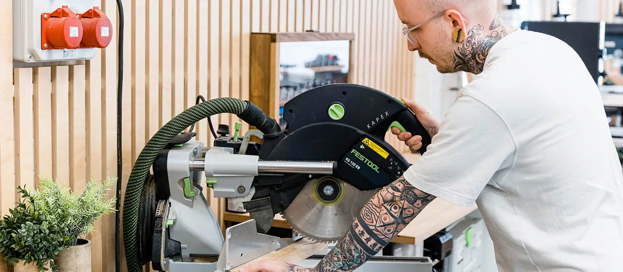 Jonas Winkler mit der KS 120 EB von Festool