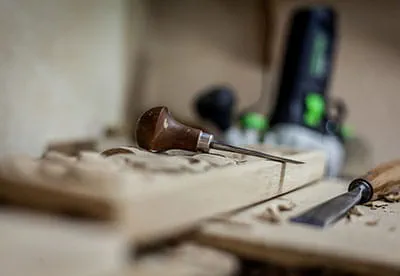 Schnitzarbeiten aus Holz