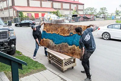 Ein fertiger "RIver Table" von Rustic Designs by Rich