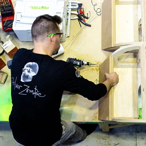 Schrauben mit dem Akku-Bohrschrauber von Festool