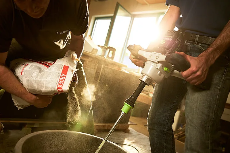 Der Akkubohrer von Festool im Einsatz