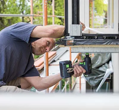 Schrauben mit dem Akku-Bohrschrauber von Festool