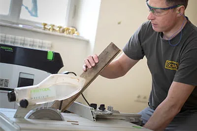 Zuschnitt der Dielen mithilfe der Festool Tischzugsäge Precisio CS 70 - Detailansicht